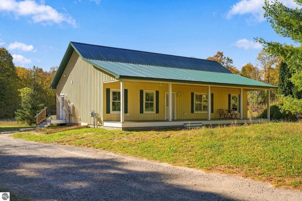 237 W CENTURY RD, MAPLE CITY, MI 49664 - Image d9d68b0a88a28bec253e3609d2fd39f0/4082795531