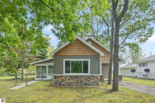 1237 CLINCH ST, TRAVERSE CITY, MI 49686 - Image d9ef72b65e524e9b7d7c544e3cbdf4ec/4007058769