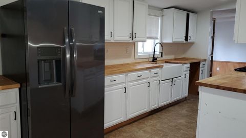 Tiny photo for 5500 85th Avenue, Evart, MI 49631 (MLS # 1943873)