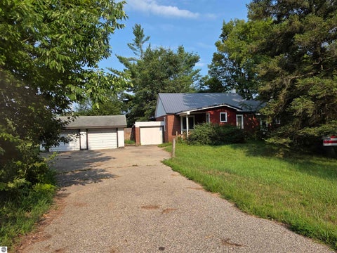 Photo of 10593 S Mackinaw Trail, Cadillac, MI 49601 (MLS # 1948598)