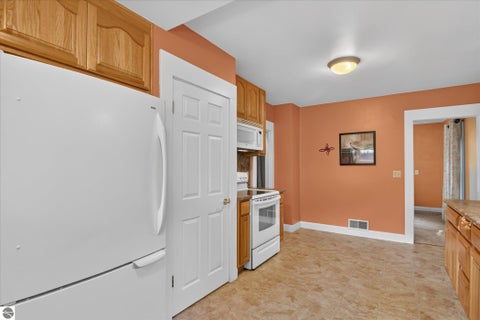 Tiny photo for 804 N River Avenue, Alma, MI 48801 (MLS # 1951101)