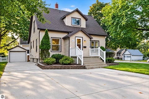 Tiny photo for 804 N River Avenue, Alma, MI 48801 (MLS # 1951101)