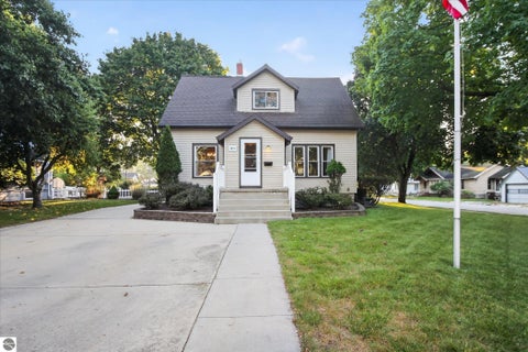 Tiny photo for 804 N River Avenue, Alma, MI 48801 (MLS # 1951101)