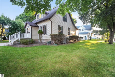 Tiny photo for 804 N River Avenue, Alma, MI 48801 (MLS # 1951101)