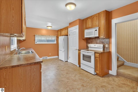 Tiny photo for 804 N River Avenue, Alma, MI 48801 (MLS # 1951101)