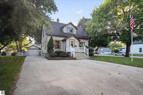 Tiny photo for 804 N River Avenue, Alma, MI 48801 (MLS # 1951101)