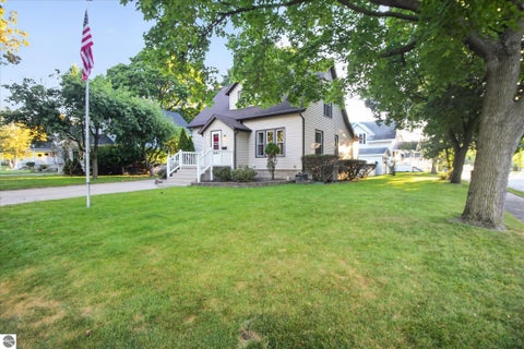Tiny photo for 804 N River Avenue, Alma, MI 48801 (MLS # 1951101)