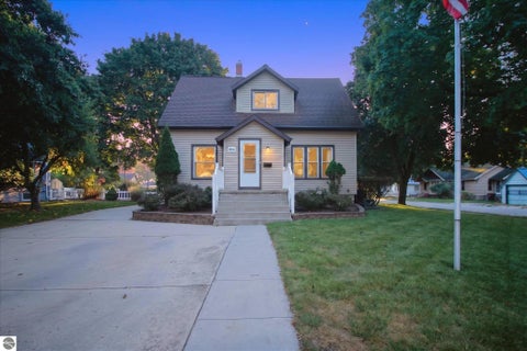 Photo of 804 N River Avenue, Alma, MI 48801 (MLS # 1951101)