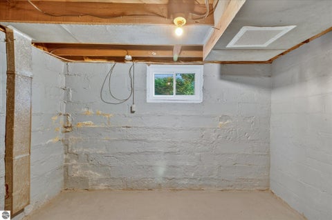 Tiny photo for 804 N River Avenue, Alma, MI 48801 (MLS # 1951101)