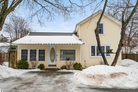 Photo of 411 S Walnut Street, Kalkaska, MI 49646 (MLS # 1942403)