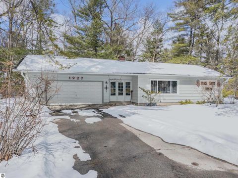 Photo of 1927 Chippewa Street, Traverse City, MI 49686 (MLS # 1943787)