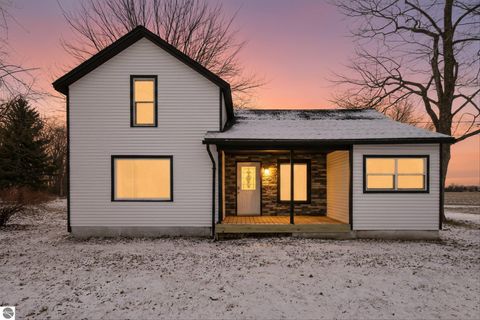 Photo of 5329 E Monroe Road, Breckenridge, MI 48615 (MLS # 1941719)