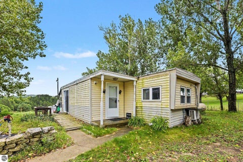 Tiny photo for 5470 N 19 1/2 Road, Mesick, MI 49668 (MLS # 1950686)