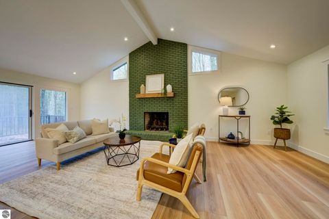 Tiny photo for 4005 E Oxford Drive, Leland, MI 49654 (MLS # 1945155)