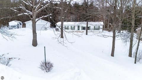 Tiny photo for 114 Bay City Trail, Houghton Lake, MI 48629 (MLS # 1942050)