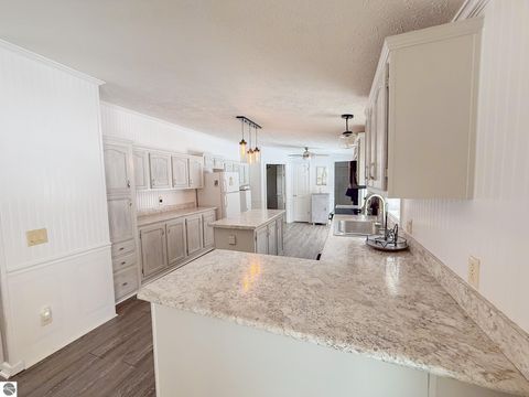 Tiny photo for 114 Bay City Trail, Houghton Lake, MI 48629 (MLS # 1942050)