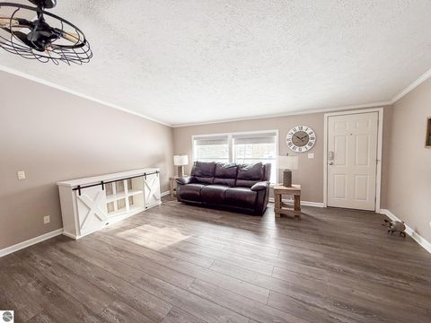 Tiny photo for 114 Bay City Trail, Houghton Lake, MI 48629 (MLS # 1942050)