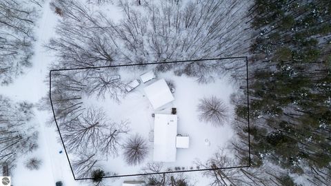 Tiny photo for 114 Bay City Trail, Houghton Lake, MI 48629 (MLS # 1942050)