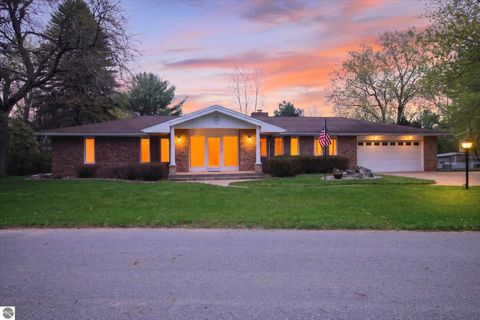 Photo of 410 Orchard Court, St Louis, MI 48880 (MLS # 1945176)