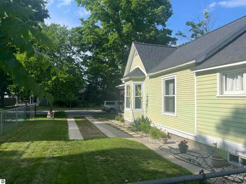 Tiny photo for 136 E Fifteenth Street, Traverse City, MI 49684 (MLS # 1943229)