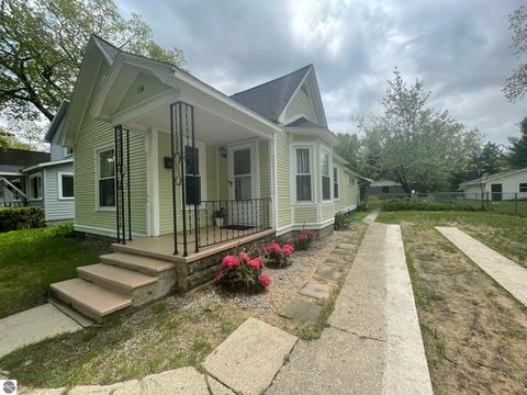 Tiny photo for 136 E Fifteenth Street, Traverse City, MI 49684 (MLS # 1943229)