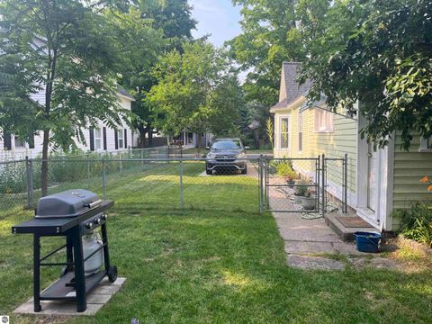 Tiny photo for 136 E Fifteenth Street, Traverse City, MI 49684 (MLS # 1943229)