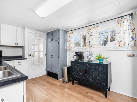 Tiny photo for 136 E Fifteenth Street, Traverse City, MI 49684 (MLS # 1943229)