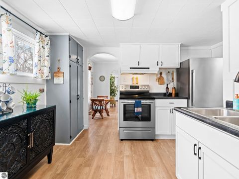 Tiny photo for 136 E Fifteenth Street, Traverse City, MI 49684 (MLS # 1943229)