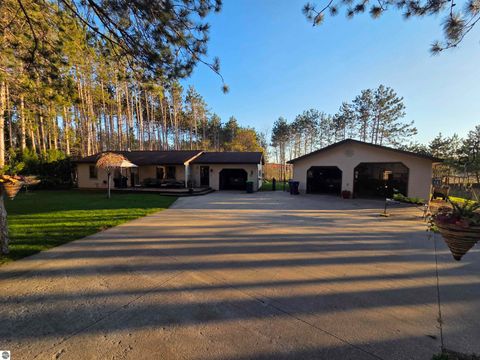 Photo of 4179 Bridlewood Drive, Traverse City, MI 49685 (MLS # 1943585)