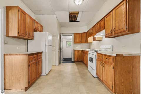 Tiny photo for 725 N Lake Street, Cadillac, MI 49601 (MLS # 1948772)