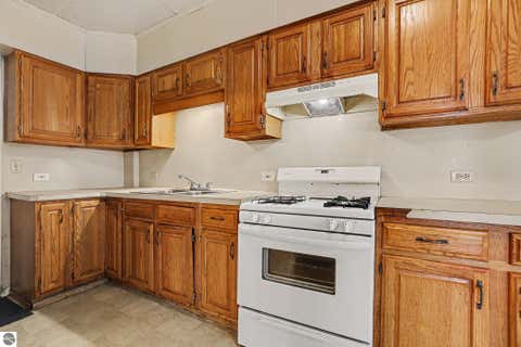 Tiny photo for 725 N Lake Street, Cadillac, MI 49601 (MLS # 1948772)