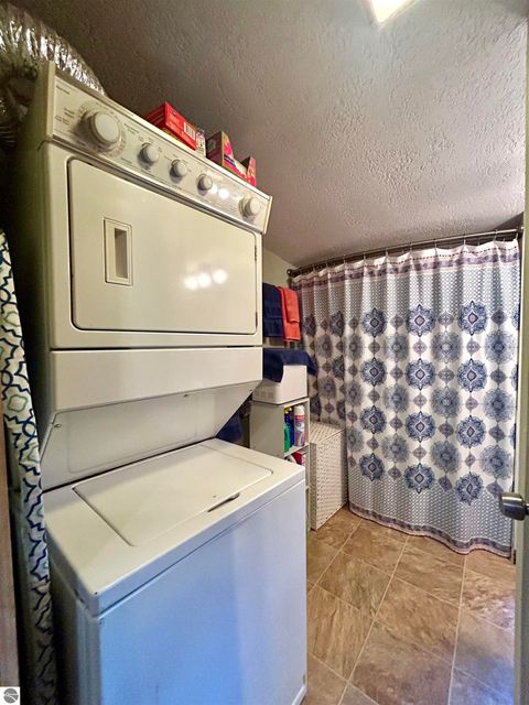 Tiny photo for 9312 Elizabeth Road, Houghton Lake, MI 48629 (MLS # 1946744)
