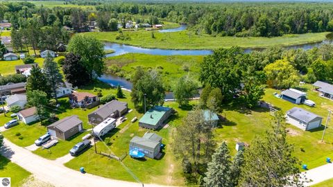 Tiny photo for 9312 Elizabeth Road, Houghton Lake, MI 48629 (MLS # 1946744)