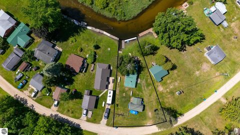 Tiny photo for 9312 Elizabeth Road, Houghton Lake, MI 48629 (MLS # 1946744)