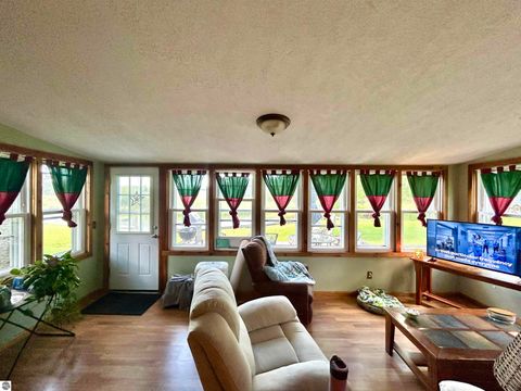 Tiny photo for 9312 Elizabeth Road, Houghton Lake, MI 48629 (MLS # 1946744)