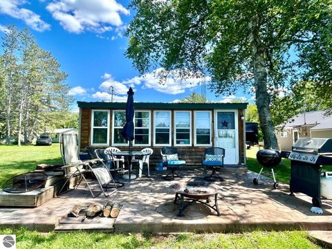 Tiny photo for 9312 Elizabeth Road, Houghton Lake, MI 48629 (MLS # 1946744)