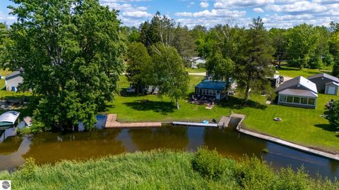 Tiny photo for 9312 Elizabeth Road, Houghton Lake, MI 48629 (MLS # 1946744)