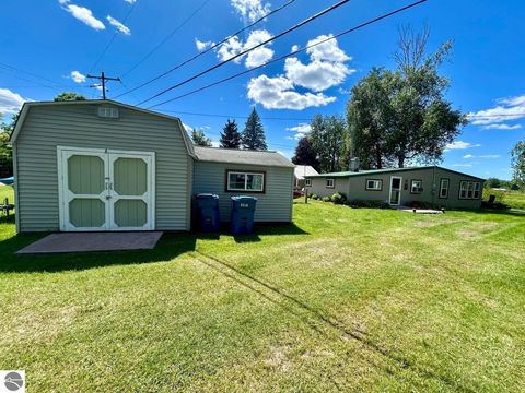 Tiny photo for 9312 Elizabeth Road, Houghton Lake, MI 48629 (MLS # 1946744)