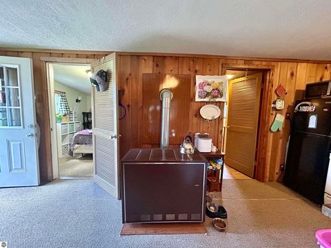Tiny photo for 9312 Elizabeth Road, Houghton Lake, MI 48629 (MLS # 1946744)