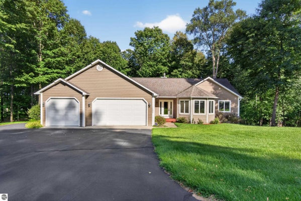 1482 OBAN WAY, TRAVERSE CITY, MI 49696 - Image e138d44329eccf1b7eeb0917c22dcbca/339981350