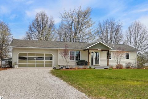 Photo of 1784 Lloyd Lane, Traverse City, MI 49686 (MLS # 1944986)