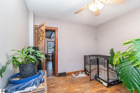 Tiny photo for 909 Weiss Street, Saginaw, MI 48602 (MLS # 1941477)