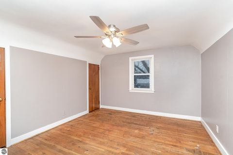 Tiny photo for 909 Weiss Street, Saginaw, MI 48602 (MLS # 1941477)