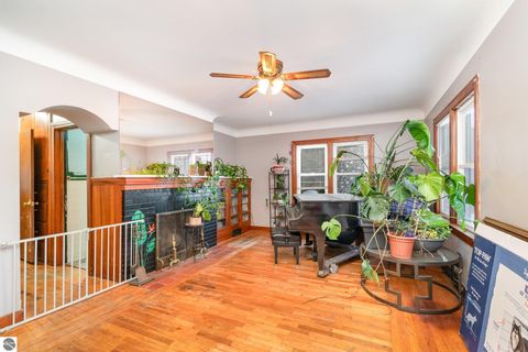 Tiny photo for 909 Weiss Street, Saginaw, MI 48602 (MLS # 1941477)