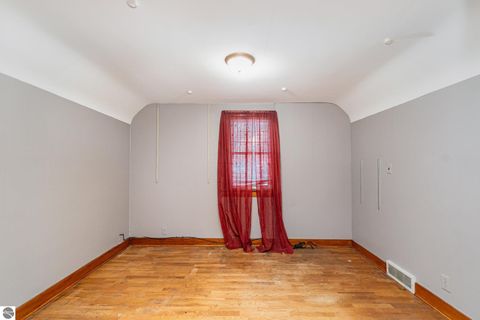 Tiny photo for 909 Weiss Street, Saginaw, MI 48602 (MLS # 1941477)