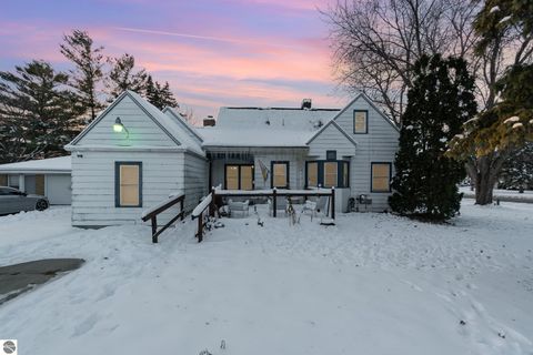 Tiny photo for 909 Weiss Street, Saginaw, MI 48602 (MLS # 1941477)