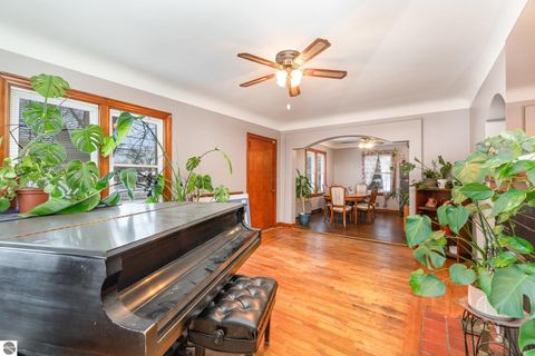 Tiny photo for 909 Weiss Street, Saginaw, MI 48602 (MLS # 1941477)