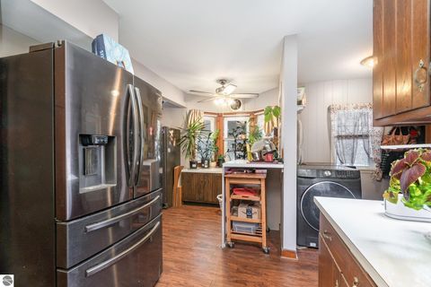 Tiny photo for 909 Weiss Street, Saginaw, MI 48602 (MLS # 1941477)