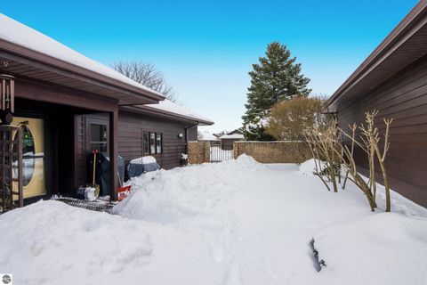 Tiny photo for 2135 Hammond Place W Pl, Traverse City, MI 49686 (MLS # 1943170)