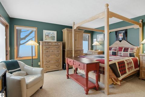 Tiny photo for 2135 Hammond Place W Pl, Traverse City, MI 49686 (MLS # 1943170)